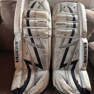 26" Vaughn Velocity 7100 Goalie Leg Pads (Used)
