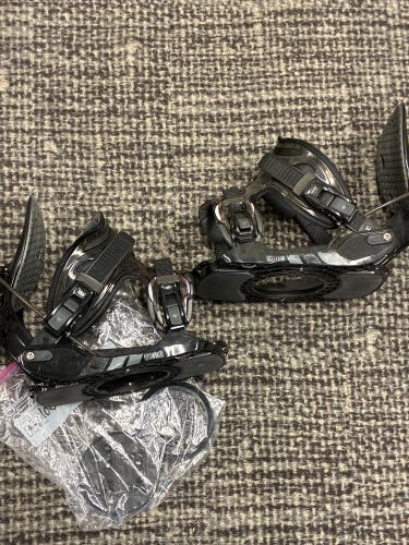 Men's Large Flow Snowboard Bindings (Used)