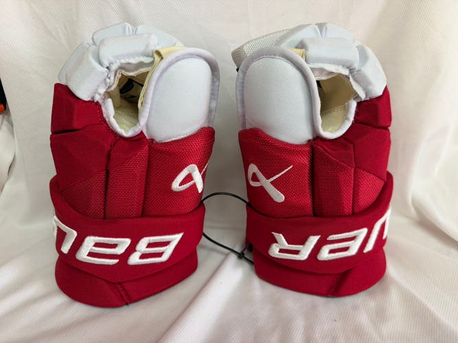 Detroit Red Wings Stadium Gloves Pro Stock (New)