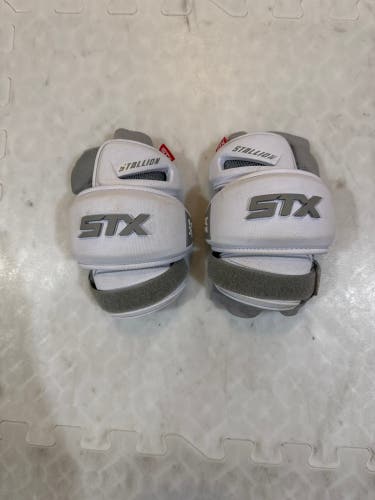 Medium Youth STX Stallion 1k Arm Pads (Used)
