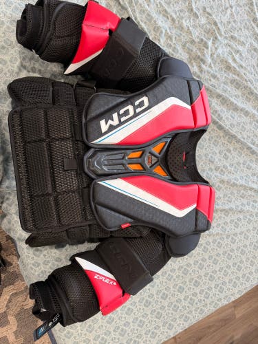 Medium CCM EFlex 6 Goalie Chest Protector (Used)