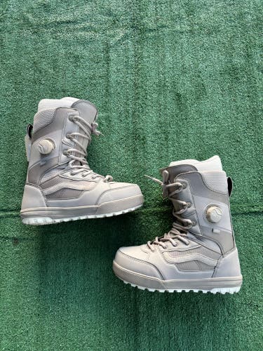 Men's Size M 11.5 (W 12.5) Vans Invado Pro Snowboard Boots