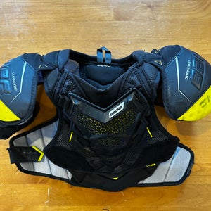Small Junior Bauer Supreme Matrix Shoulder Pads (Used)