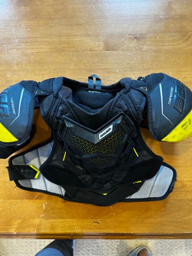 Small Junior Bauer Supreme Matrix Shoulder Pads (Used)