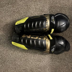 Senior CCM Tacks AS-V Pro 15" Shin Pads (Used)