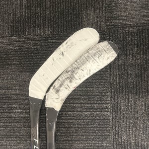 Intermediate Bauer Vapor Hyperlite Right Handed Hockey Stick P28 65 Flex (Used)