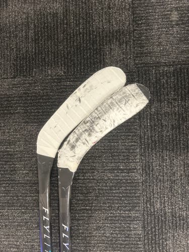 Intermediate Bauer Vapor Hyperlite Right Handed Hockey Stick P28 65 Flex (Used)