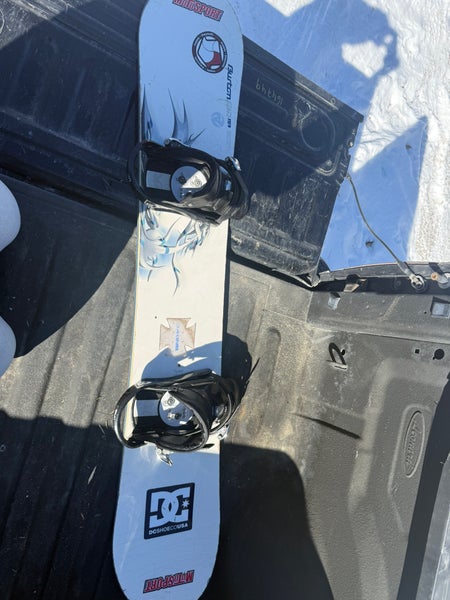 Unisex Burton Air Snowboard All Mountain With Bindings Medium Flex Directional Twin 157 cm (Used)