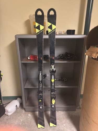 Men's Fischer RC4 WC SL 165 cm Racing Skis With Bindings Max Din 18 (Used)