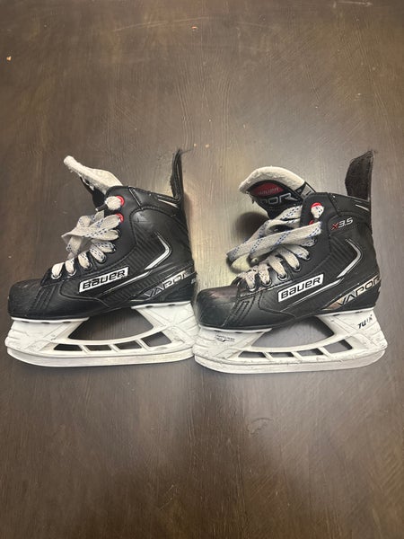 2021 Bauer Vapor X3.5 Hockey Skates Regular Width Size 1 (Used)