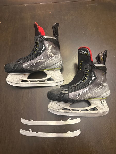 2021 Bauer Vapor Hyperlite Hockey Skates Size 4.5 (Used)