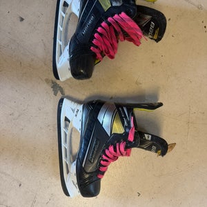 2022 Bauer Supreme Ignite Pro Hockey Skates Regular Width Size 5 (Used)