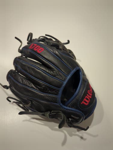 2023 Wilson RH Infield A700 Baseball Glove 11.25" (Used)