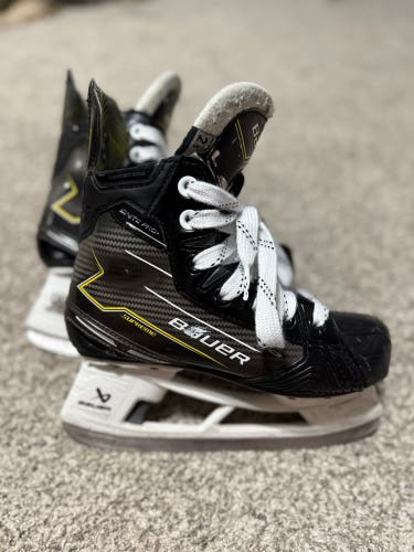 Black/Gray 2025 Bauer Supreme Ignite Pro+ Hockey Skates Regular Width Size 2.5 (Used)