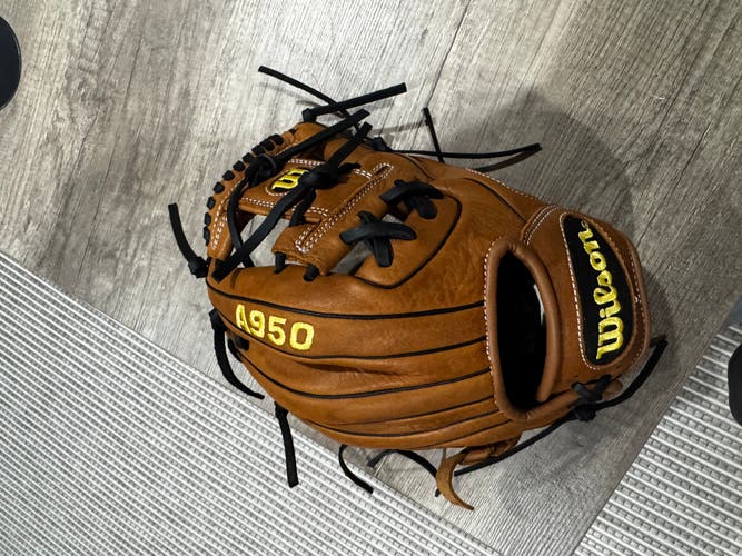Wilson A950 RH Infield Baseball Glove 11.5" (Used)