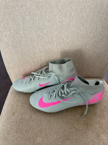 Nike Women's Soccer Cleats Size M 6.5 (W 7.5) Nike Cleats