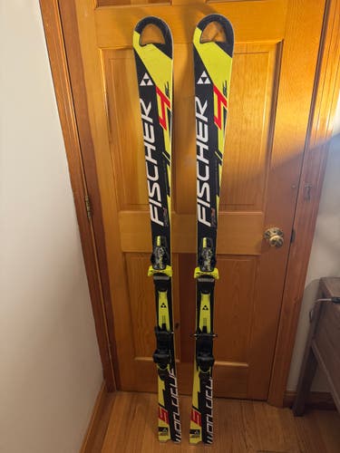 Fischer RC4 WC SL 165 cm Skis With Bindings