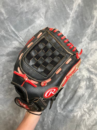 Black Rawlings Playmaker Series RH Pitcher's Baseball Glove 11" (Used)