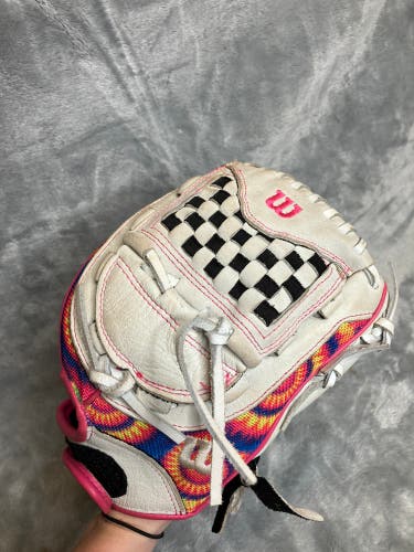 Pink Wilson Flash RH Softball Glove 11.5" (Used)