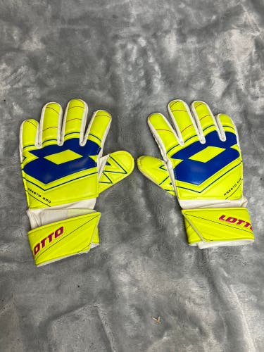 Size 4 Lotto Presto 500 Goalie Gloves (Used)