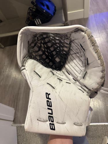 Bauer Supreme Ultrasonic Pro Stock Goalie Glove - Senior Regular