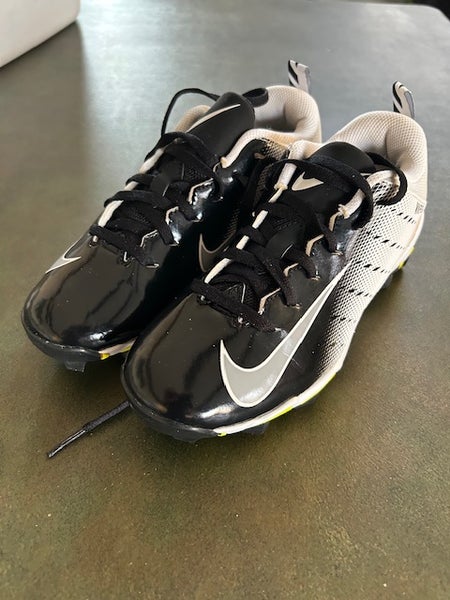 Unisex Nike Low Top Molded Cleats (Used)