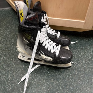 2023 Bauer Vapor Hyperlite 2 Hockey Skates 10 (Used)