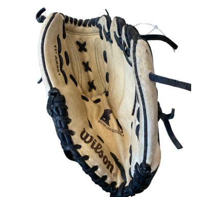 Used Wilson A2451 BB/SB Glove LH Throw Black 11" 11883-S000157460