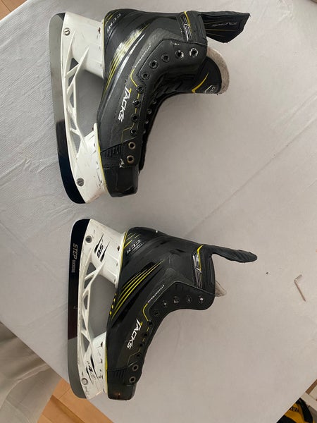 Black 2016 CCM Super Tacks Hockey Skates Regular Width 9.5 (Used)