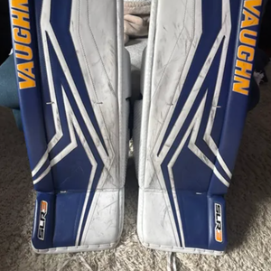 33"  Vaughn SLR3 Pro Carbon Goalie Leg Pads (Used)