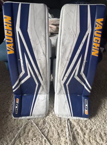 33" Vaughn SLR3 Pro Carbon Goalie Leg Pads (Used)