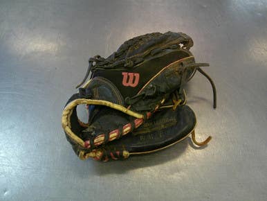Used Wilson FAST PITCH RH Throw Fastpitch Gloves Black 11" 11339-S000198848