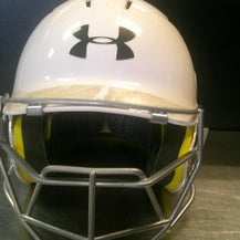 Used Under Armour HELMET W/MASK Batting Helmet w/Mask Black SM 11868-S000067645