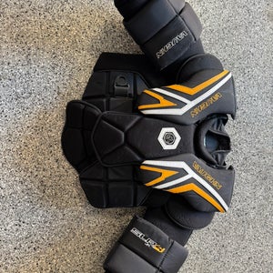 Large Vaughn SLR4 Goalie Chest Protector (Used)