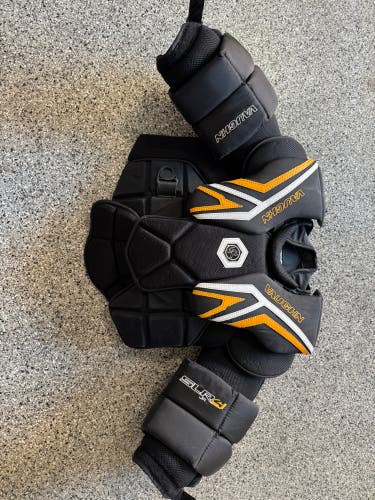 Large Vaughn SLR4 Goalie Chest Protector (Used)