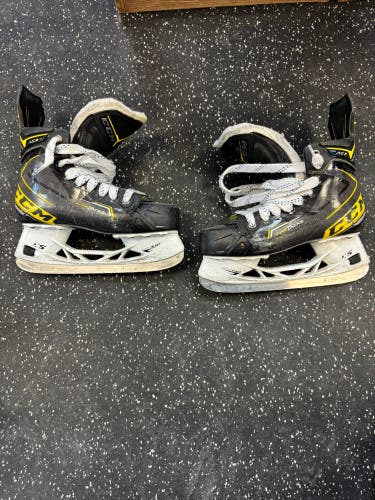 2020 CCM Super Tacks AS3 Hockey Skates Regular Width Size 5.5 (Used)