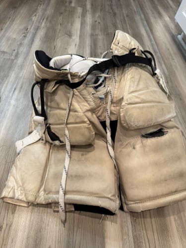 Junior XL  Reebok 18k Hockey Goalie Pants  (Used)