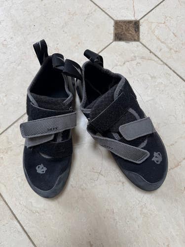 evolv Talon G2 climbing shoes Size M 8.0 (W 9.0) (Used)