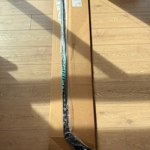 Senior Bauer Pulse Right Handed Hockey Stick P28 70 Flex (New)