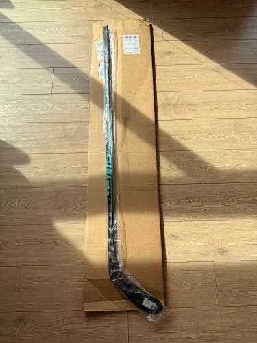 Senior Bauer Pulse Right Handed Hockey Stick P28 70 Flex (New)