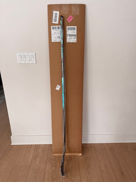 Senior Bauer Pulse Right Handed Hockey Stick P28 70 Flex (New)b