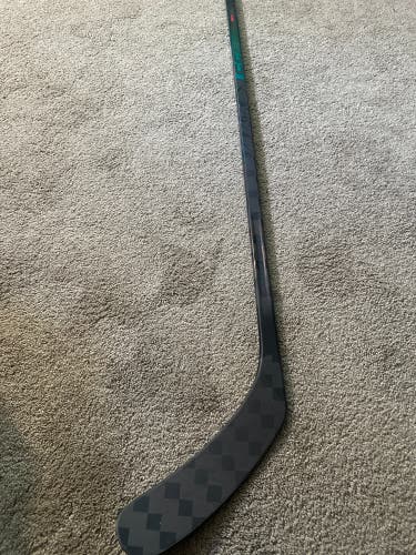 Junior CCM Vizion 50 flex Right Handed Hockey Stick P29+1/4 (New)