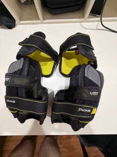 Senior Large CCM Tacks 9080 Elbow Pads (Used)
