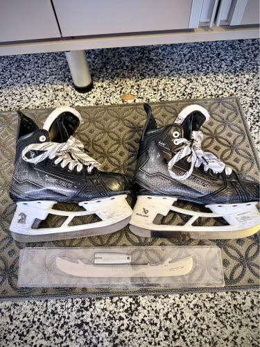 Black/Gray 2024 Bauer Supreme M50 Pro Hockey Skates Extra Wide Width Size 3.5 (Used)