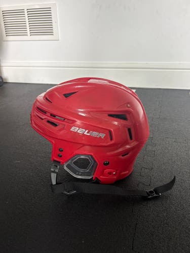 Medium Bauer Re-Akt 150 Helmet (Used)