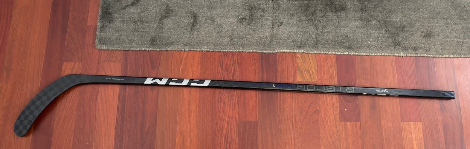 CCM Trigger 7 80 flex P29 curve right hand