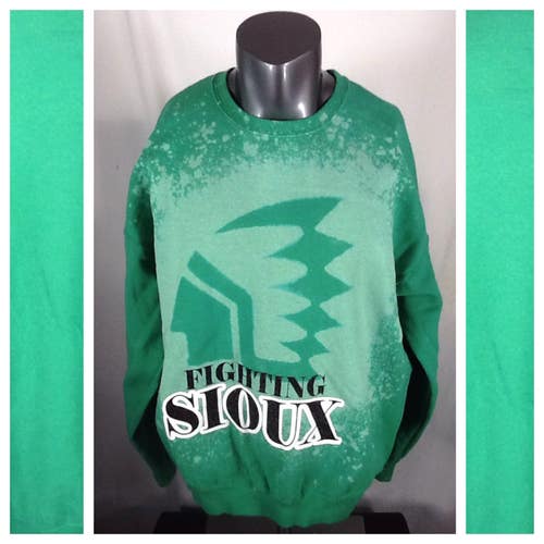 North Dakota Fighting Sioux Pullover Sweatshirt Size (XL) Crewneck UND Green