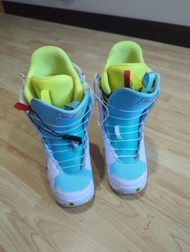 Women's Burton Mint Snowboard Boots Size US 6 .