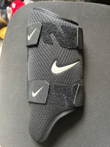 Nike baseball batters leg guard (black)