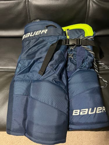 Junior Large Bauer HP Pro Hockey Pants (Used)